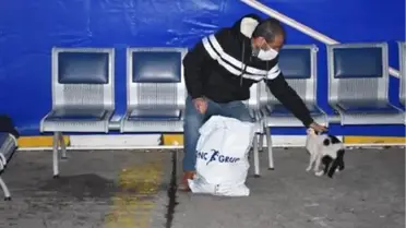 Hastane bahçesinde yaşayan adam, yardım istedi