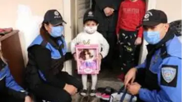 Babaları cezaevinde olan aileye devlet şefkati geldi