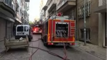 Buzdolabından çıkan yangın evdeki eşyaları küle çevirdi
