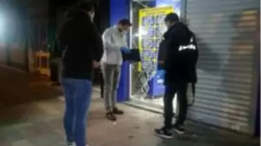 İzmir'de 3 bisikletli hırsız iş yerinden 25 cep telefonu çaldı