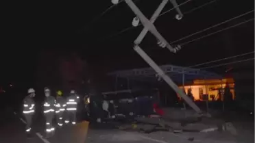 Kamyonetin alkollü sürücüsü yüksek gerilim hattı direğine çarptı, 8 mahalle elektriksiz kaldı