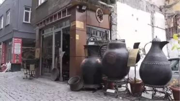 Trabzonlu bakır ustasının 'devasa ürünleri' görenlerin ilgisini çekiyor