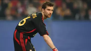 Galatasaray'ın eski kalecisi De Sanctis trafik kazası geçirdi