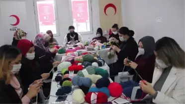 Türk Kızılay çocuklar için 'bir yumak mutluluk' örüyor