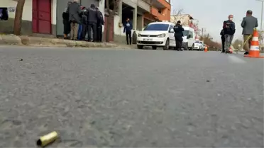 Cinnet getiren kadın, sokak ortasında kocasına mermi yağdırdı