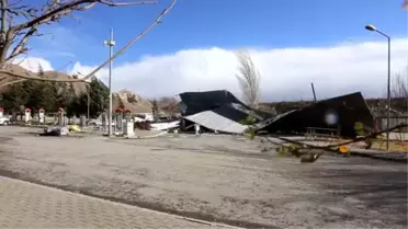 Halkapınar'da şiddetli rüzgar hasara yol açtı