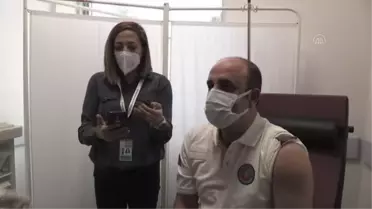 Sağlık çalışanlarına CoronaVac aşısının ilk dozu yapılmaya başlandı