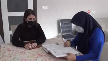 Görmeyen göz olan anne kızını hayata tutundurdu2. sınıfta görme yetisini kaybeden Sema Gündoğdu, engelleri annesiyle beraber aşarak hedefine emin...