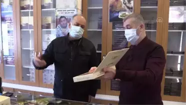 Ünlü Türk cerrahı Öz için Osmanlı'nın şifalı helvası 'devai-misk'ten Türk bayrağı yapıldı