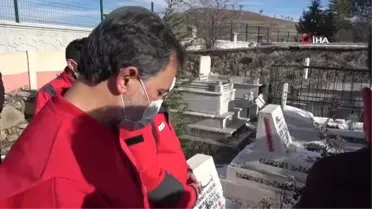 Elazığ depreminde hayatını kaybedenler kabri başında anıldı