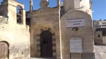 Teröristlerin roketli saldırının hedefi olan cami saldırının izlerini sildi