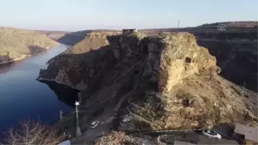 DİYARBAKIR - Duvarları farklı haç motifleriyle bezenmiş 1600 yıllık kaya kilise turizme kazandırılacak