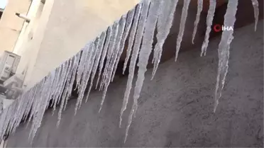 Buz sarkıtları tehlike saçıyor