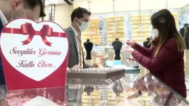 Kuyumcularda Sevgililer Günü yoğunluğu yaşanıyor