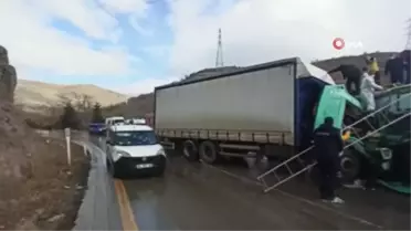 Başkent'te tır ile çöp kamyonu çarpıştı: 6 yaralı