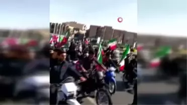 İran'da devrim kutlamalarında 'Kahrolsun Ruhani' sloganları