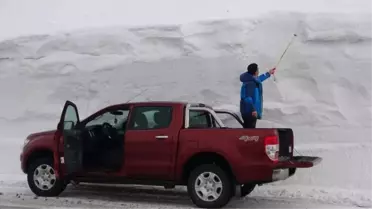 Ardahan'ı Artvin'e Bağlayan Sahara Geçidi'nde 5 metrelik kar kütlesi