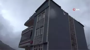 Ordu'da fırtına çatıları uçurdu