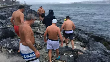 İstanbul'da karlı havada deniz keyfi