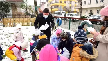 Başkan Tören, çocukların kar mutluluğuna ortak oldu