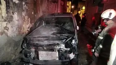 İzmir'de yangın paniği: 2 otomobil ve 1 iş yeri yandı