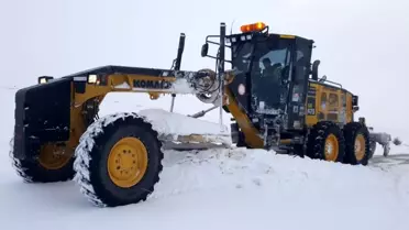 Kar ve tipi Kırşehir'de 30 köy yolunu kapattı