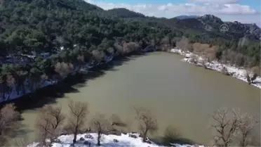 Karagöl Tabiat Parkı beyaza büründü
