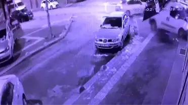 Kontrolden çıkan ticari araç önce taksiye çarptı, sonra iş yerine daldı