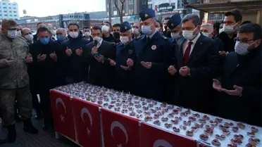 Gara şehitleri için lokma dağıtıldı