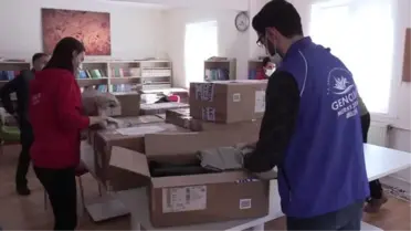 Son dakika haberi: Gönüllü gençlerden İdlib'deki çocuklara 30 koli kışlık kıyafet yardımı