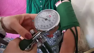 KIRKLARELİ - Sağlık ekipleri karlı yolları aşarak hastalara 'Hızır' gibi yetişiyor (1)