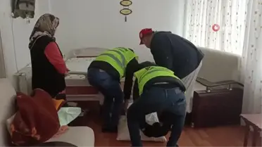 Evinde tedavi gören hastanın yardımına vefa ekipleri koştu