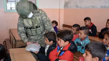 Mehmetçik'ten Resulayn'a şefkat eli