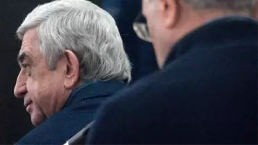 Ermenistan Cumhurbaşkanı Sarkisyan, Genelkurmay Başkanı'nı görevden almayı reddetti