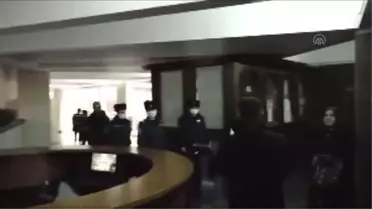 Ermenistan'da muhalifler hükümet binasını bastı
