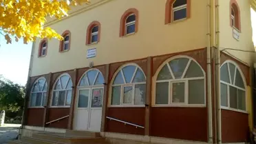 Gençler için köye kütüphane kuracak
