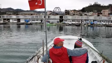 22 yıldır gece gündüz demeden eşiyle birlikte denizde 'Vira Bismillah' diyor