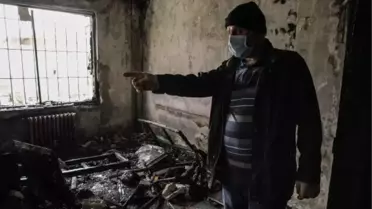 GÜNGÖREN'DE İTFAİYE KORKULUK DEMİRLERİNİ KESEREK MAHSUR KALAN KİŞİYİ KURTARDI