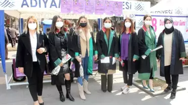 Adıyaman'da avukatlara karanfil dağıtıldı