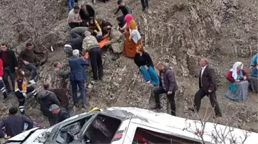 Batman'da öğrenci ve işçileri taşıyan minibüs, uçurumdan yuvarlandı; 2 kardeş öldü, 27 yaralı