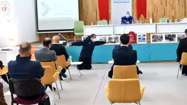 Şarkikaraağaç'ta muhtarlara afet eğitimi verildi