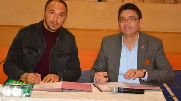 Başpehlivan Ali Gürbüz, Korkuteli Belediyesi'ne transfer oldu