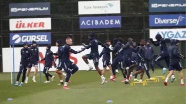 Fenerbahçe'de Sinan Gümüş, idmanın ilk bölümünde takımla çalıştı
