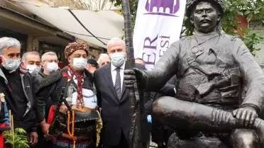 Başkan Atay'dan anlamlı heykel açılışı