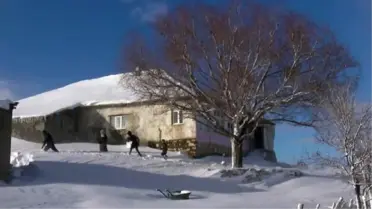 Muş'un 2 bin 45 rakımdaki köyünde tipi ve fırtına eksik olmuyor