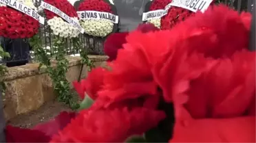 SİVAS Aşık Veysel, vefatının 48'inci yılında mezarı başında anıldı