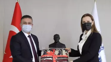 Rektör Kuş, İzmir'de Rektör Nüket Hotar'ı ziyaret etti