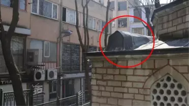 Kubbesinde tabut olan cami hem görüntüsü hem de hikayesiyle görenlerin ilgisini çekiyor