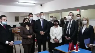 Son dakika... Bakan Selçuk'tan Arnavutluk'taki okullara ziyaret