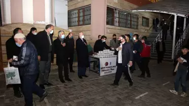 Tuşba Belediyesi kandil simidi dağıttı